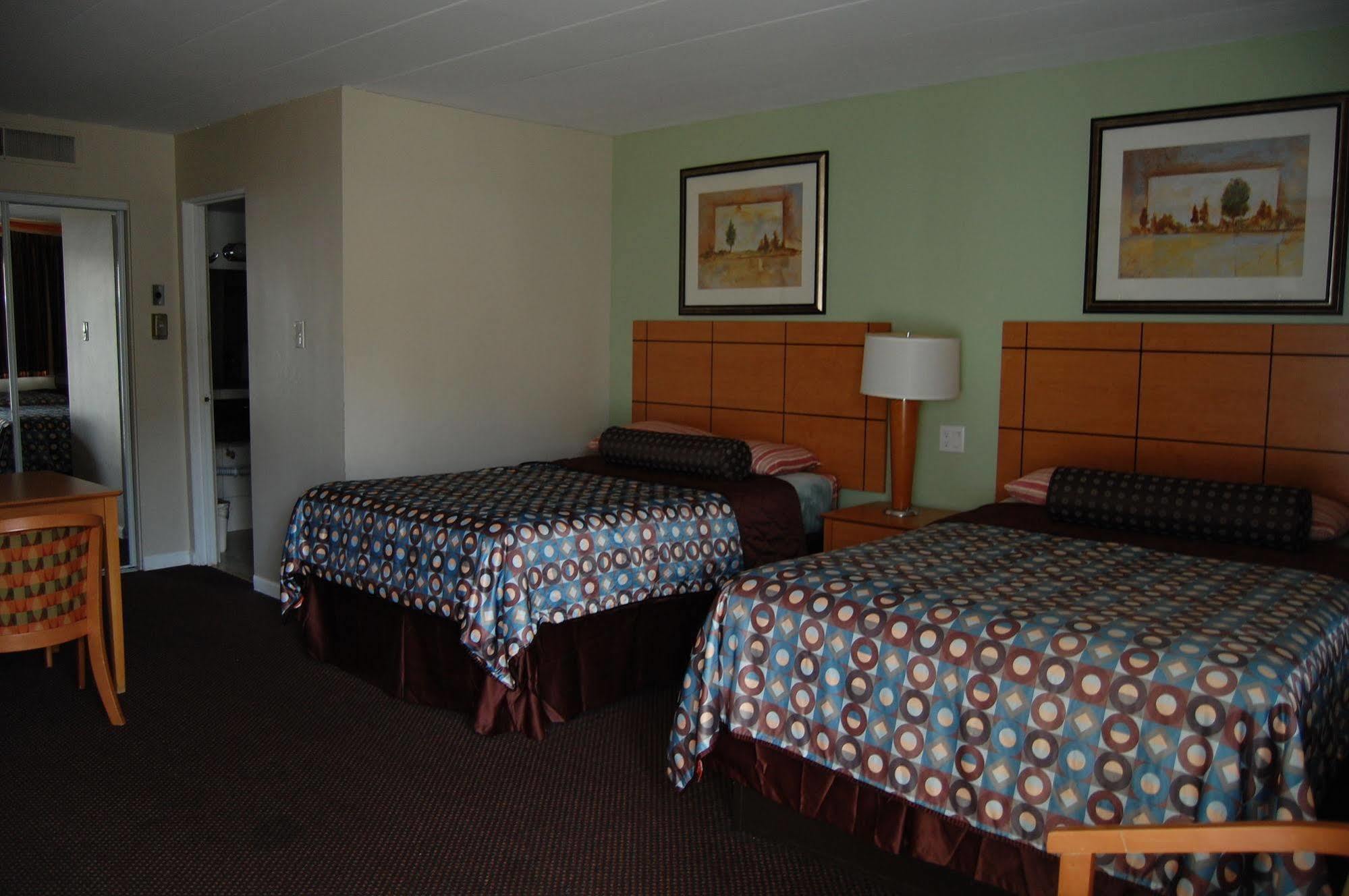 Colony Motel Brookfield Экстерьер фото
